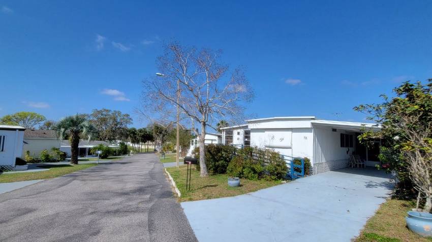 88 Emerald Drive a Dundee, FL Mobile or Manufactured Home for Sale